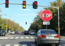 motoristas devem dar passagem aos pedestres